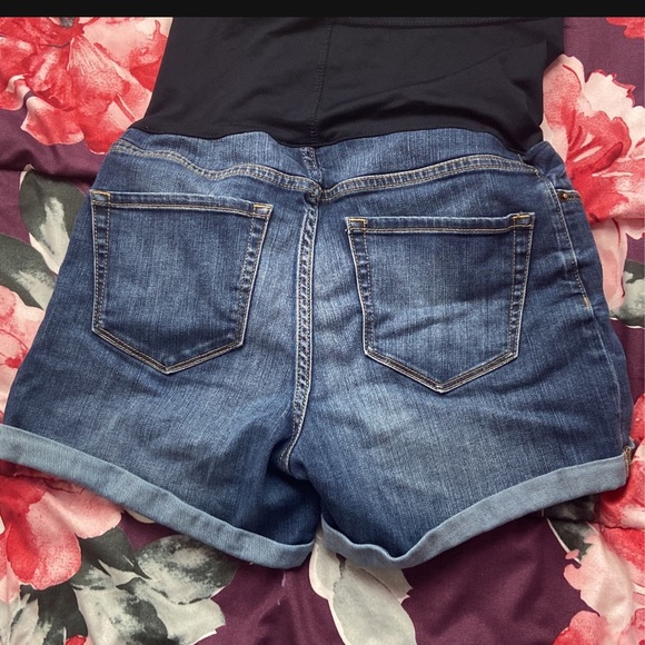 Maternity jean shorts - Picture 3 of 5